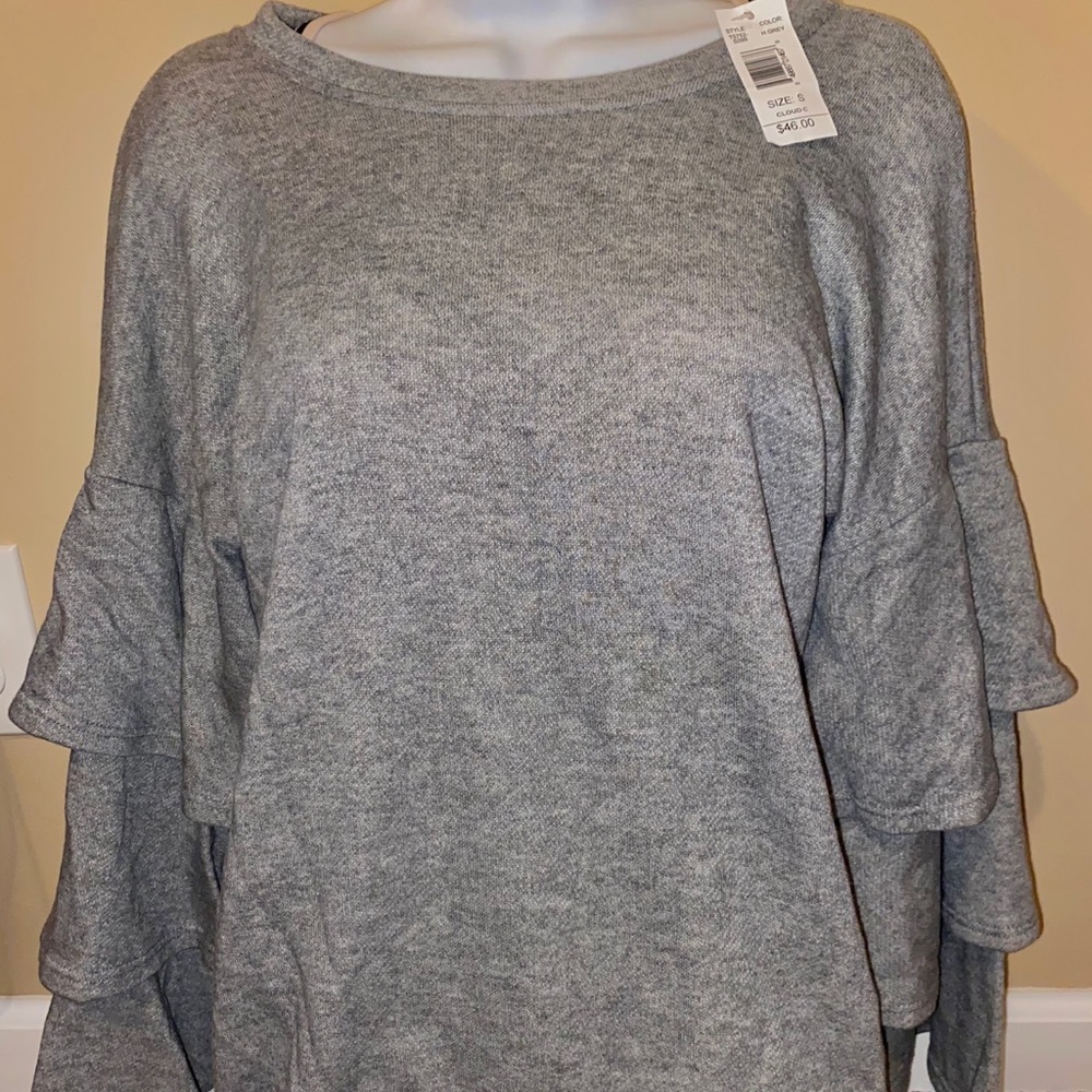 sweatshirt/ sweater